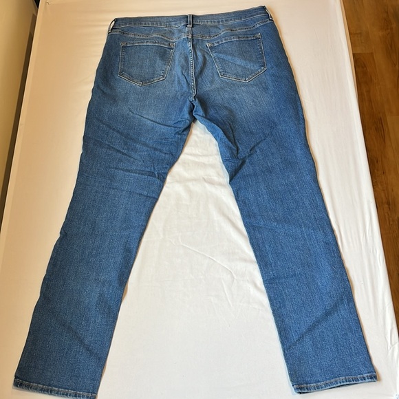 Old Navy women’s 14 regular blue jeans - Picture 2 of 5
